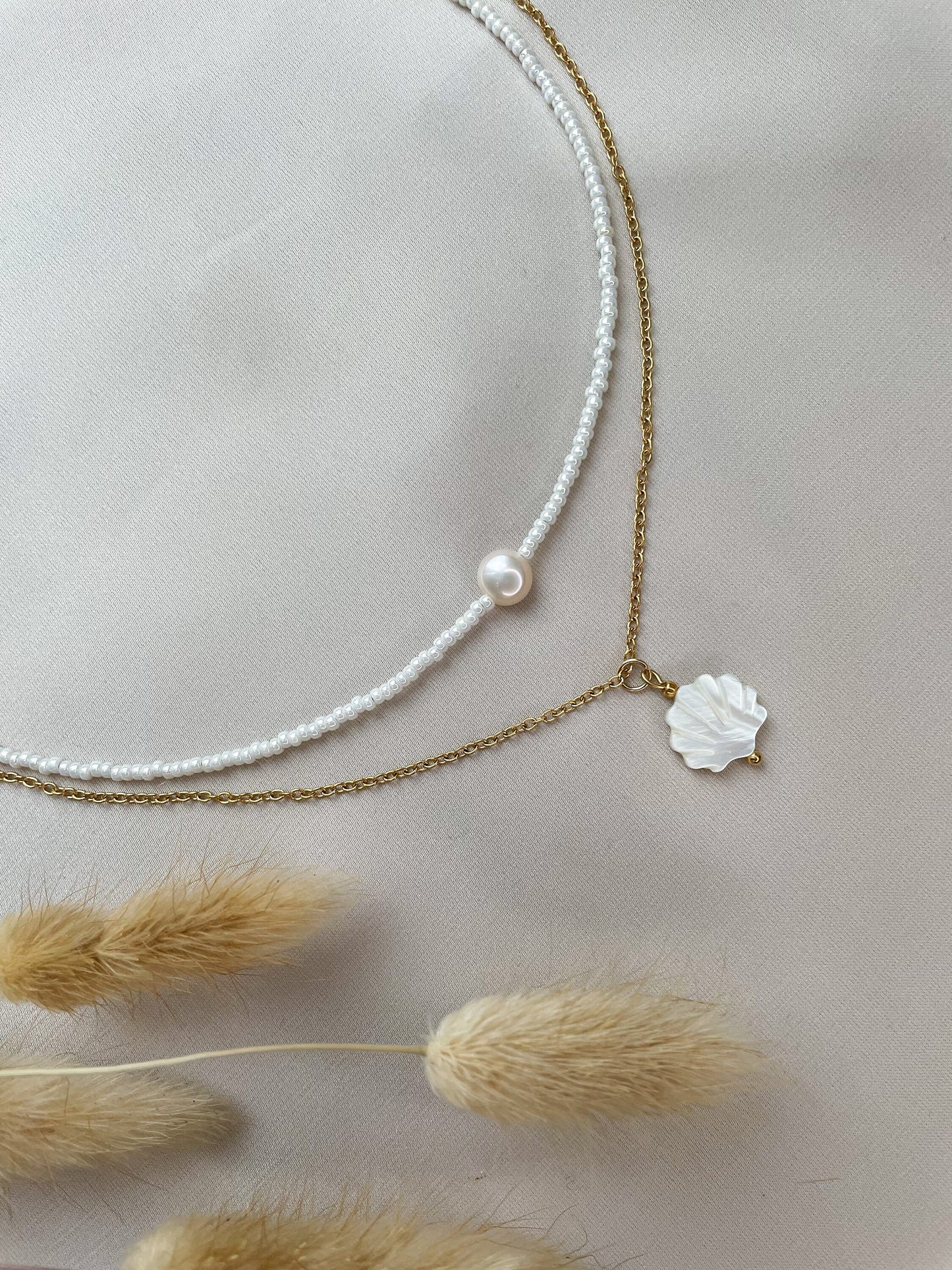 Shell mother of pearl necklace