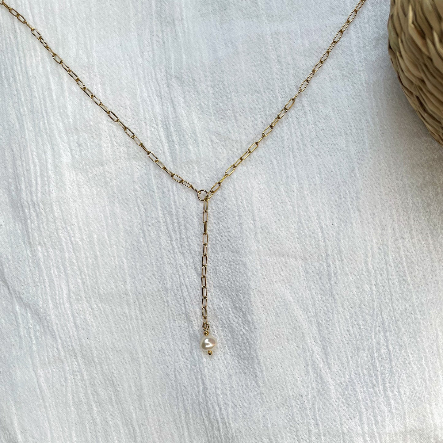 Gold Y necklace with pearl