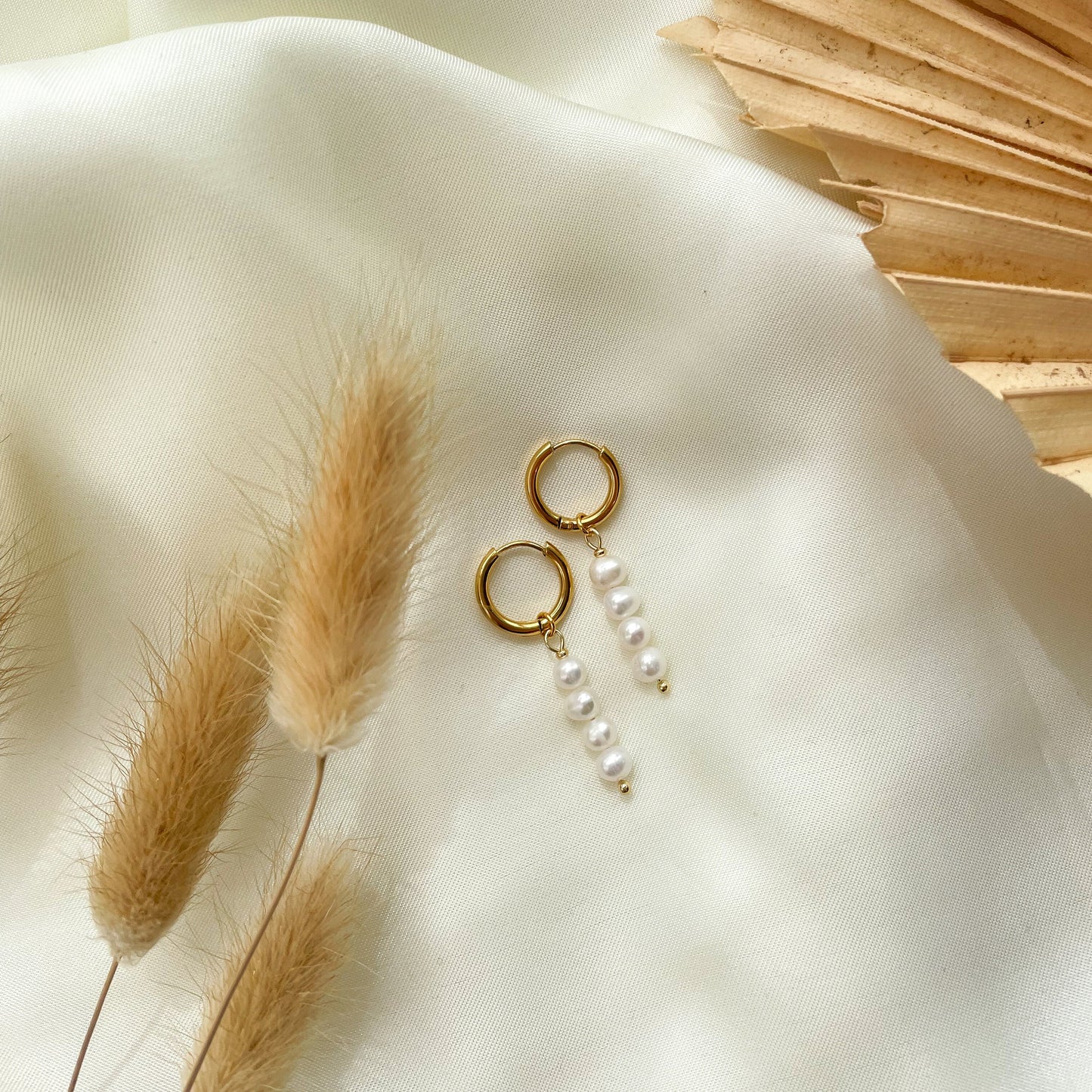 Hanging pearl earrings