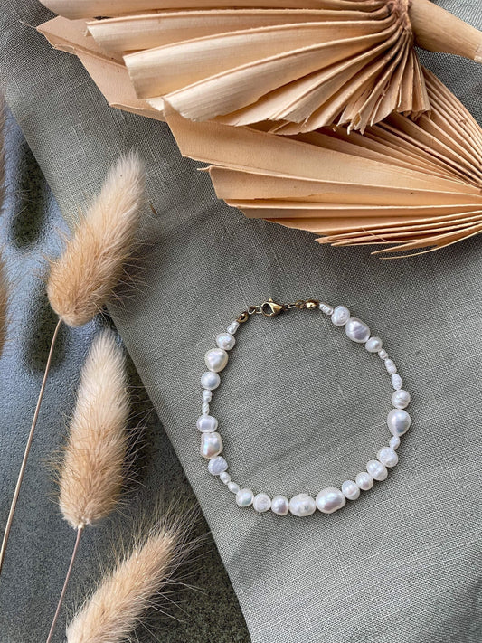 Mina freshwater pearl bracelet