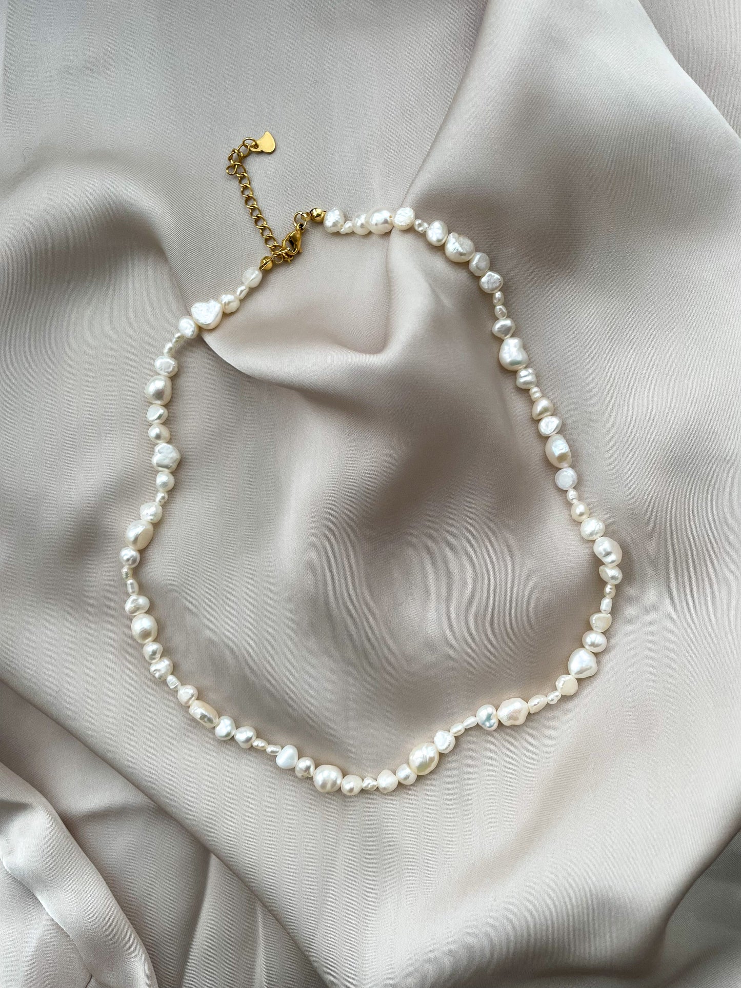 Mina pearl necklace