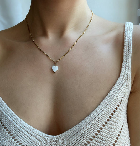 gold chain with heart pendant