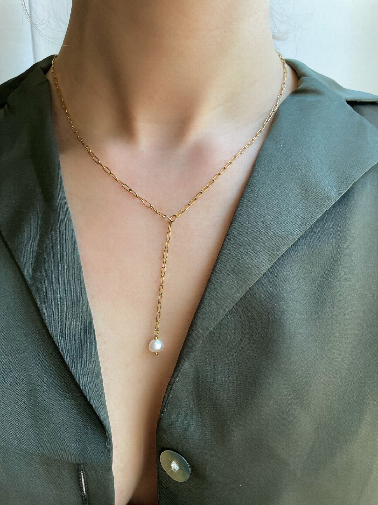 Gold Y necklace with pearl