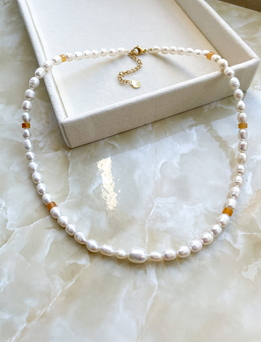 Frida pearl necklace