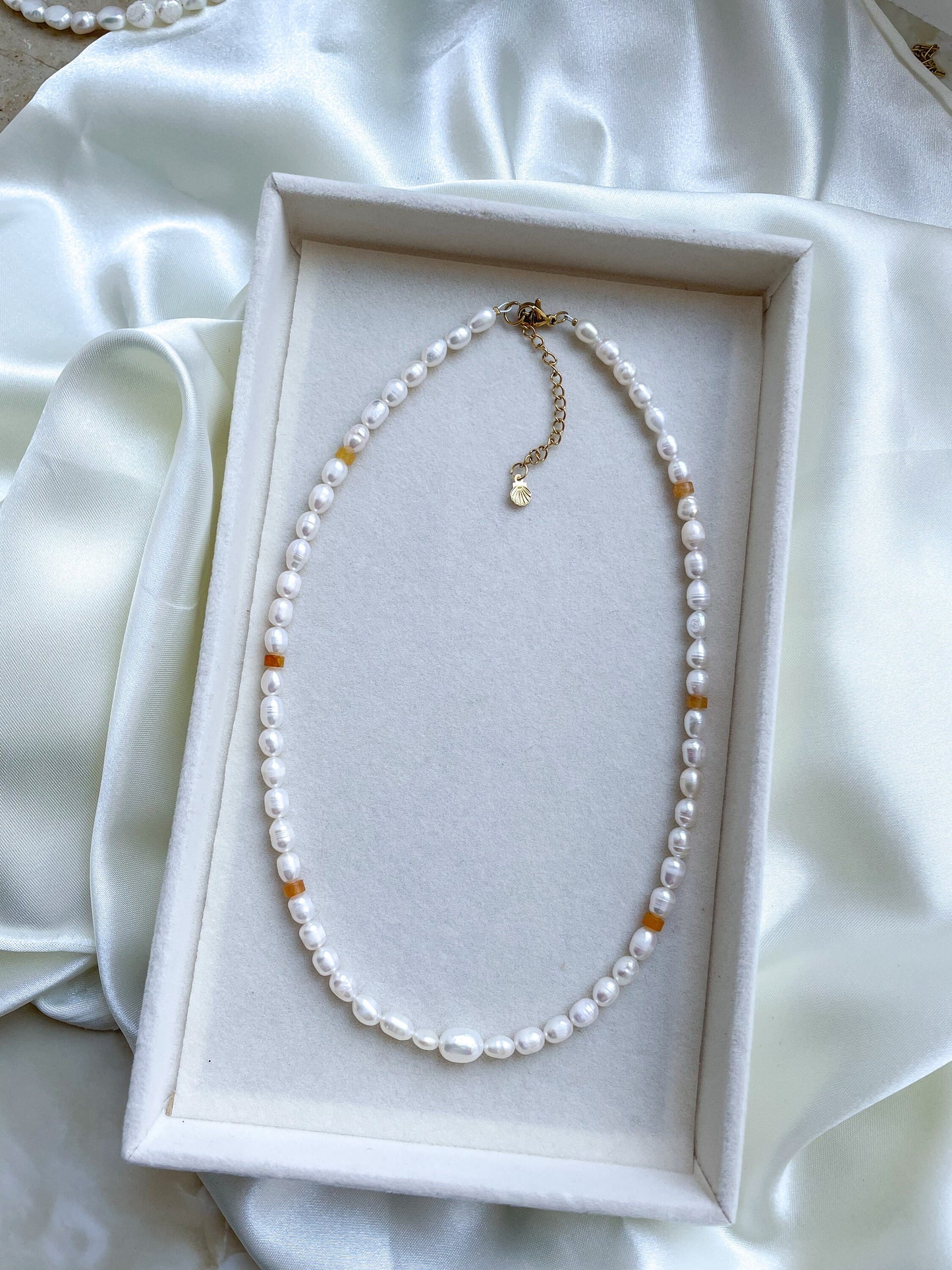 Frida pearl necklace