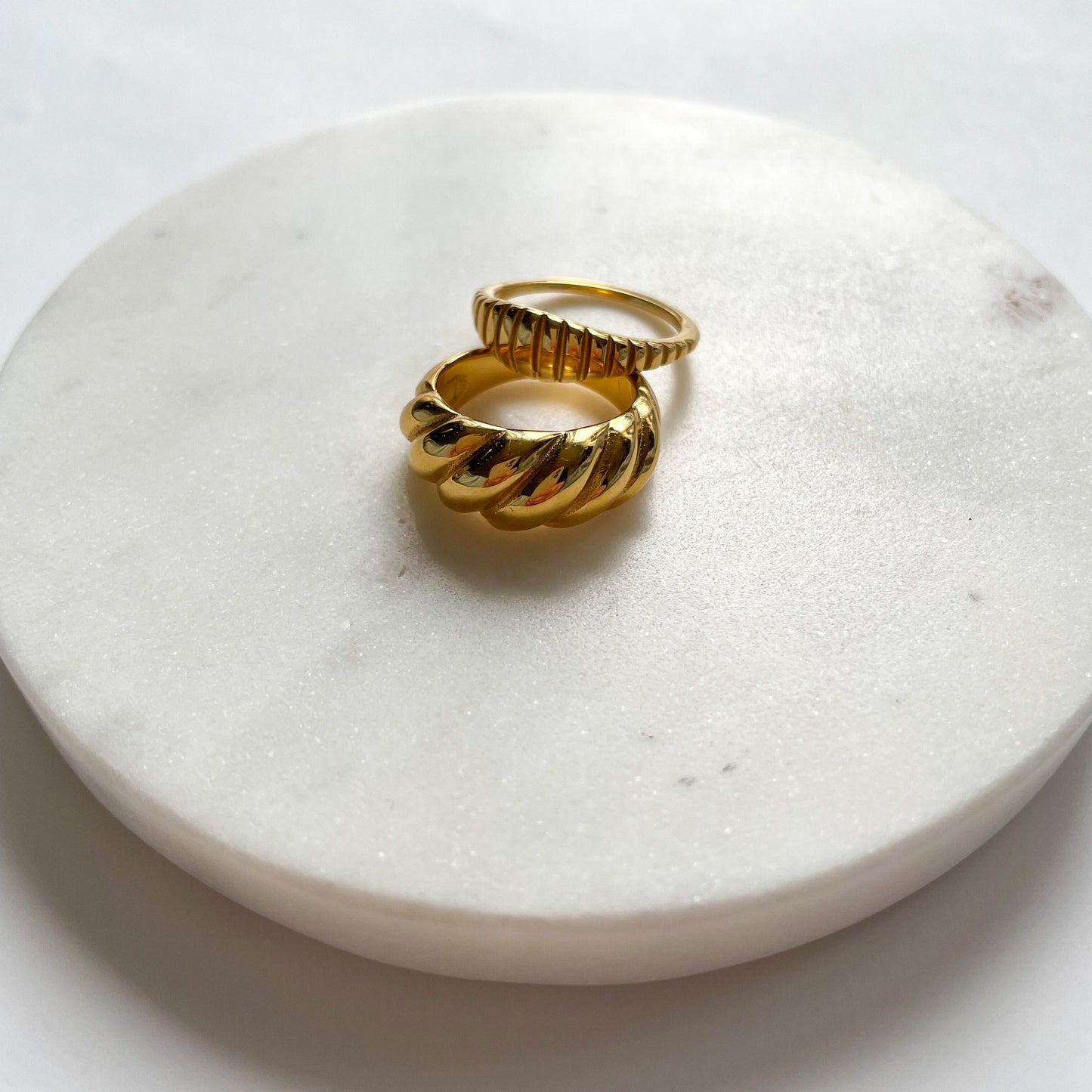 14kt gold crossaint ring