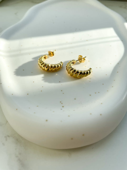 14kt gold crossaint earrings