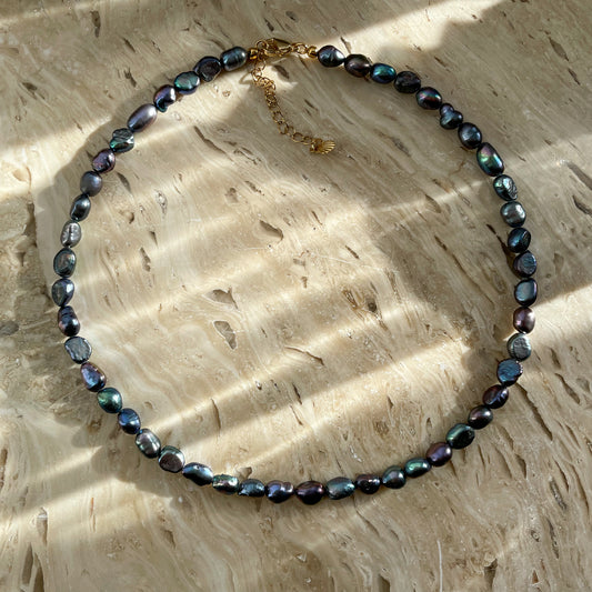 Schwarze Perlenkette